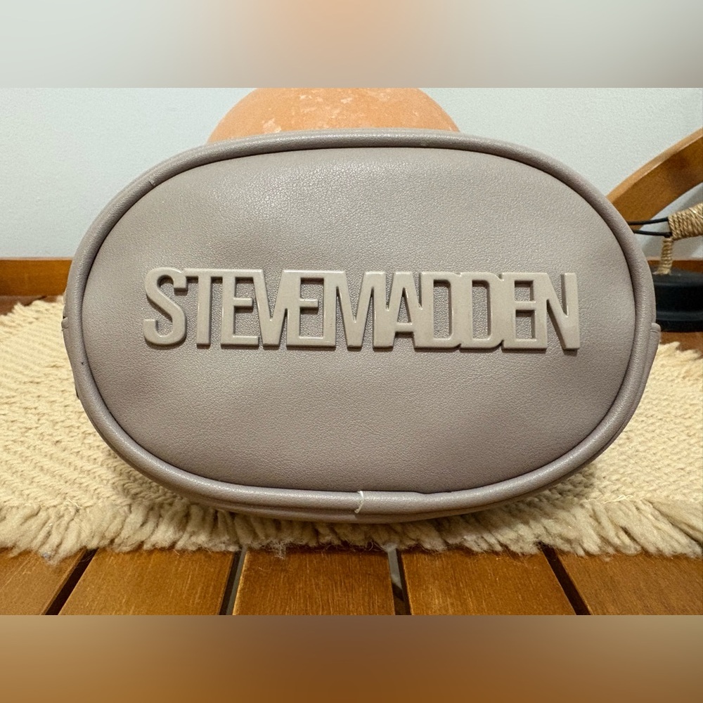 🌸3 For $30🌸Steve Madden Taupe Belt Bag (Missing Belt) - Picture 2 of 6